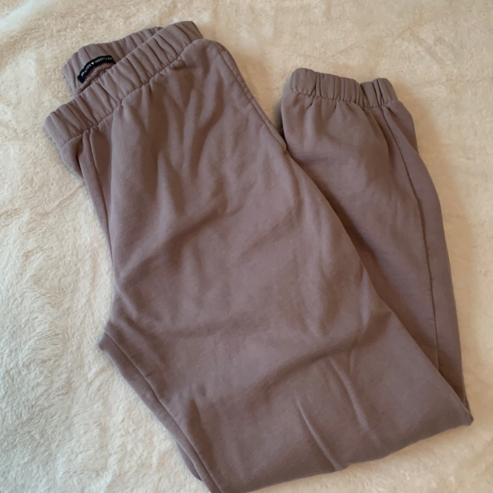 COPY - Brandy Melville Rosa sweatpants. Color purple taupe